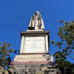 В Сантьяго установлен памятник известному деятелю